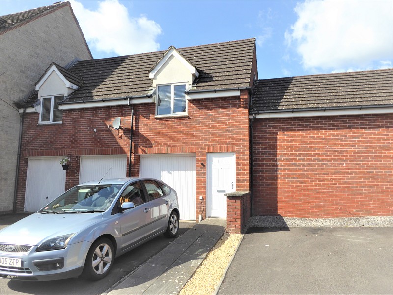 Clos Tir Isaf, Bridgend