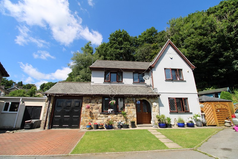 Derllwyn Road, Bridgend